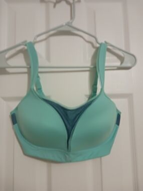 Victoria's Secret Mint Green Support Sports Bra with Deep Teal Mesh 34C